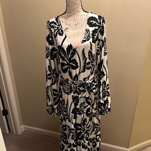 Elegant Black and White Maxi Dress